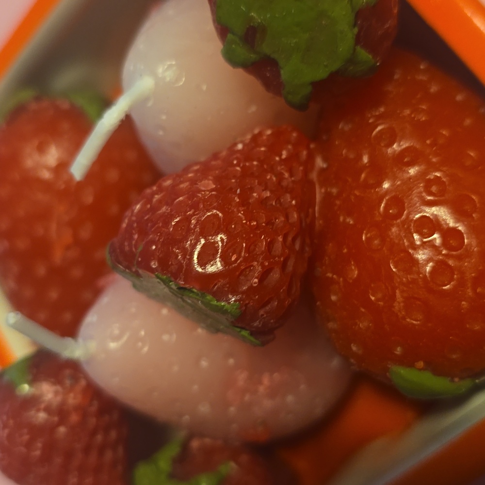 ❤️BUY 2 GET 1 FREE Strawberry Basket Ceramic Candle, Color Red/Pink, $48.00 USD - Picture 4 of 9